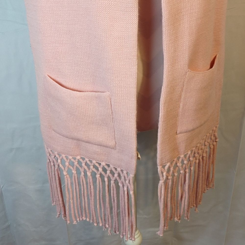 Fringed Pink Scarf With Pockets - Picture 2 of 5